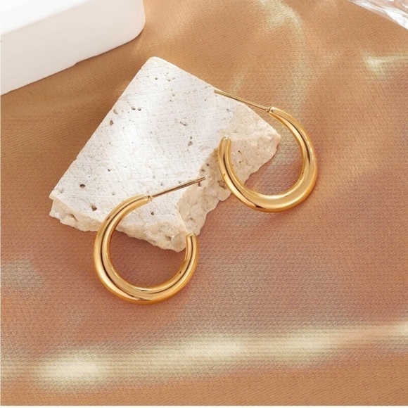 GOLD 18k Gold Plated Cuff Hoop Earrings - Picture 1 of 3